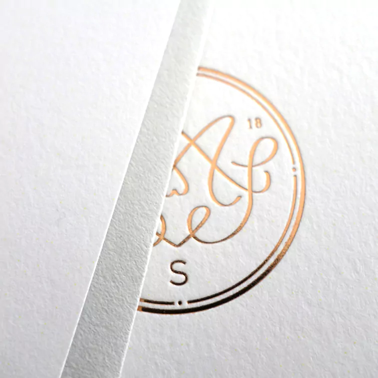 Goldprägung auf Gmund Papier – Anton Huber Design & Markenführung